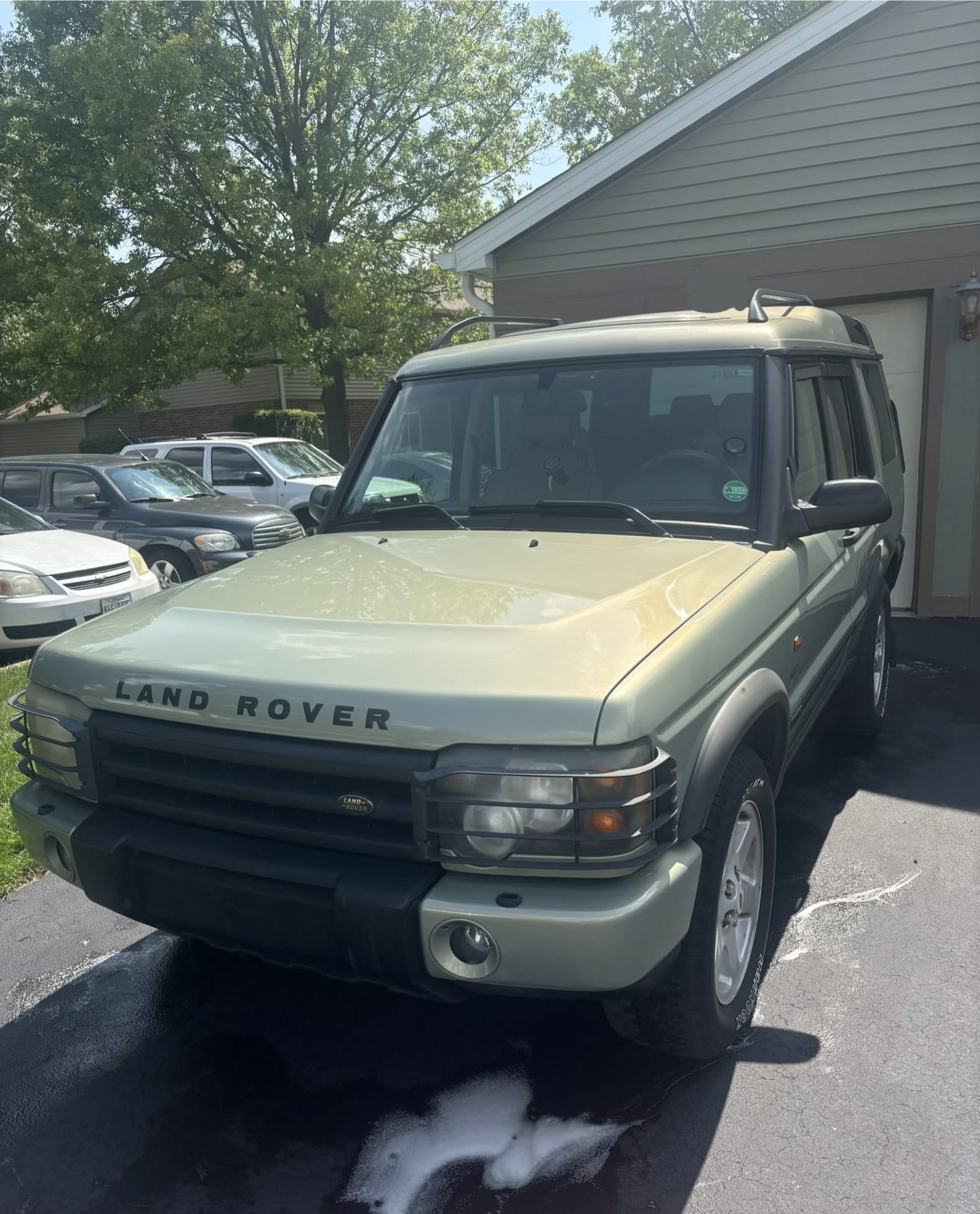 Land Rover Discovery detailed by Lucent Car Care in a North Shore driveway